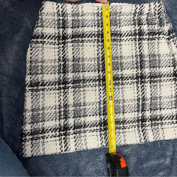 Donating 2/2/24- Loft Tweed Pocket Pencil Skirt - Picture 6 of 7